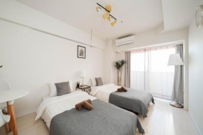 Shinjuku center high-rise building welcomes couples, friends and families